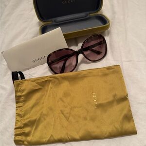 Authentic Gucci Women's Sunglasses - Black Frame with light brown/pink Lenses